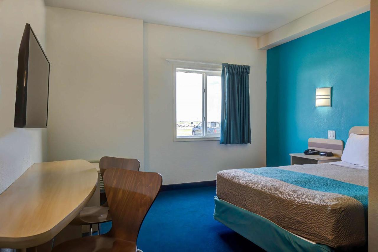 6-grande Prairie, Ab Hotel