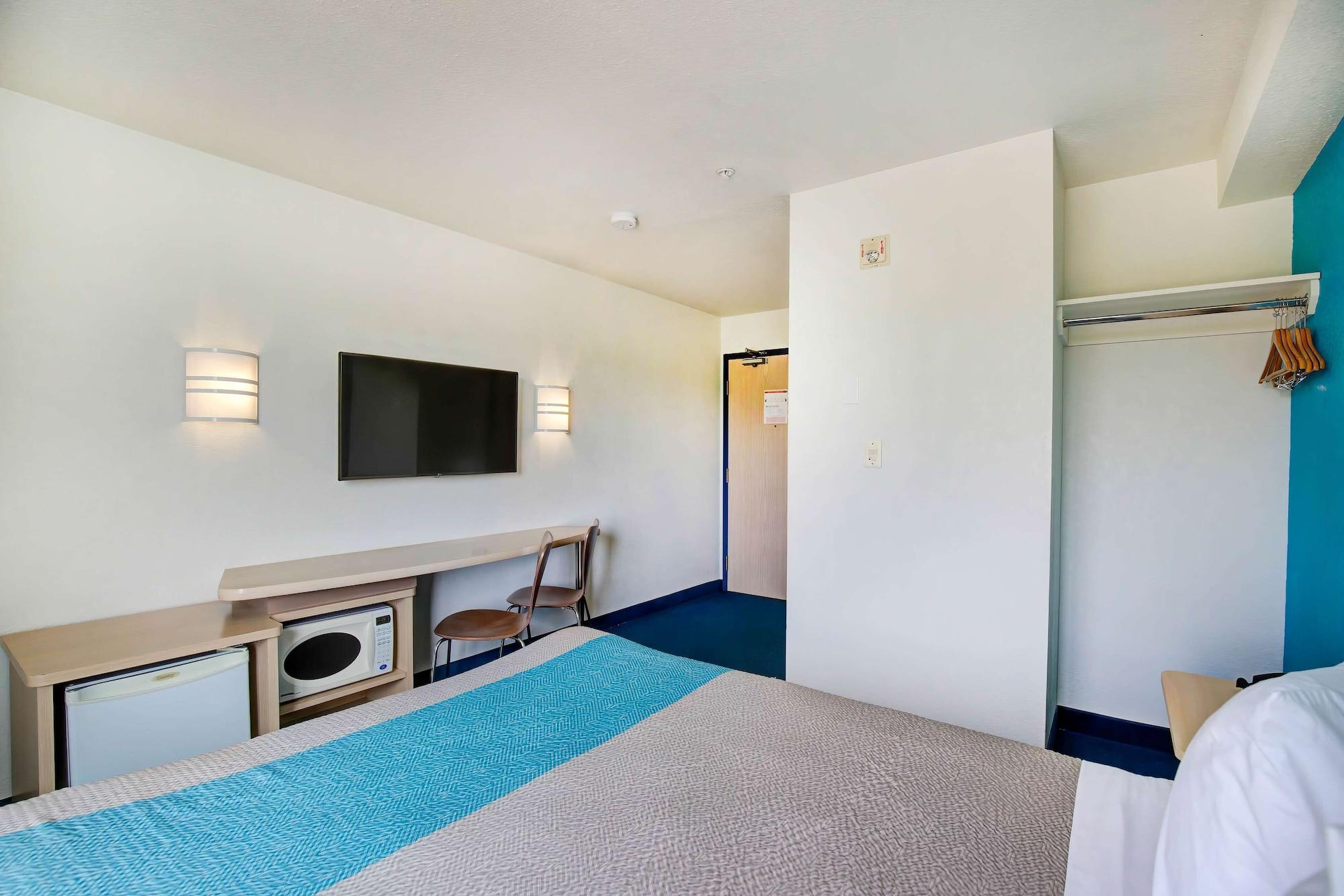 6-grande Prairie, Ab Hotel 2*